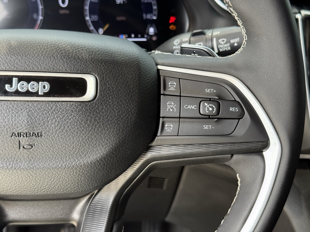 2023 Jeep Grand Cherokee Altitude photo 14
