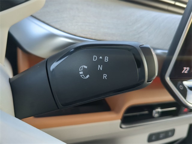 2025 Volkswagen ID. Buzz Pro Plus photo 24