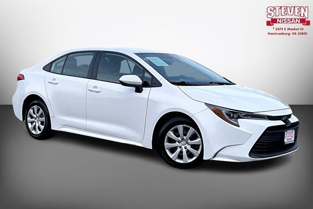 2024 Toyota Corolla LE's photo