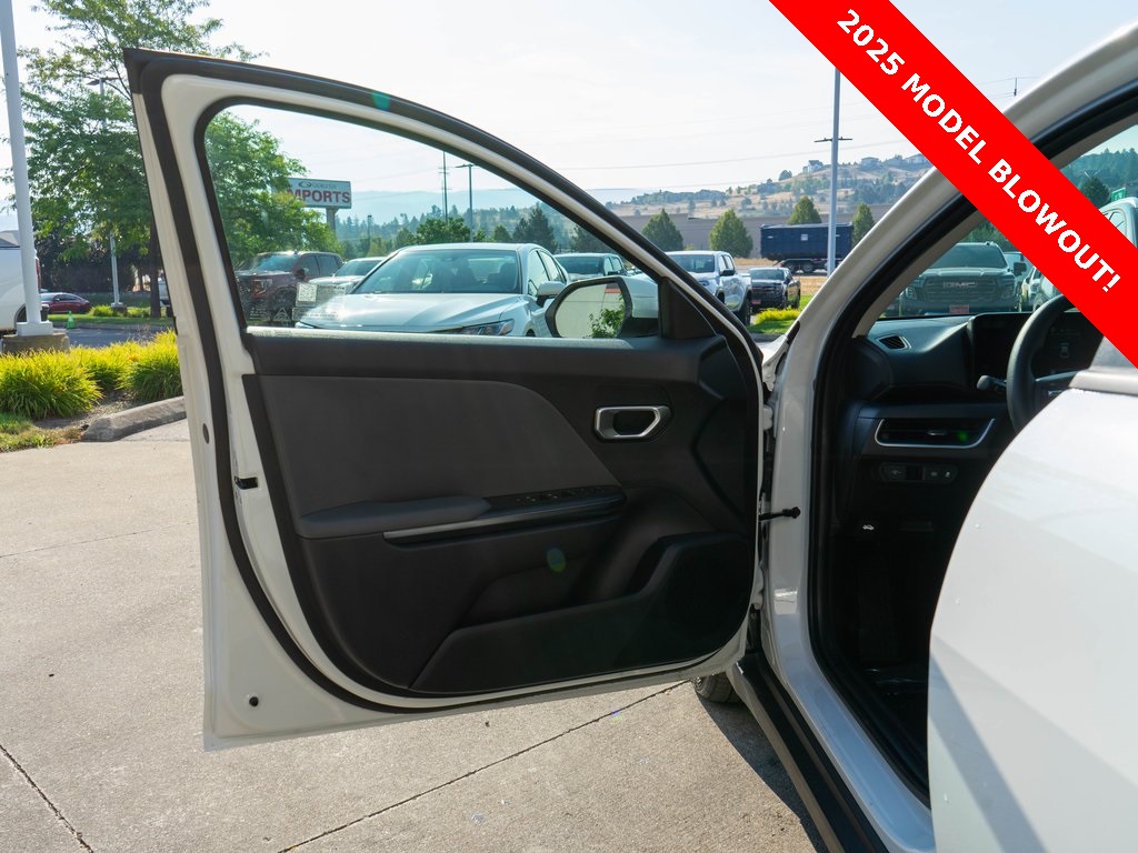 2025 Kia K4 LX photo 13