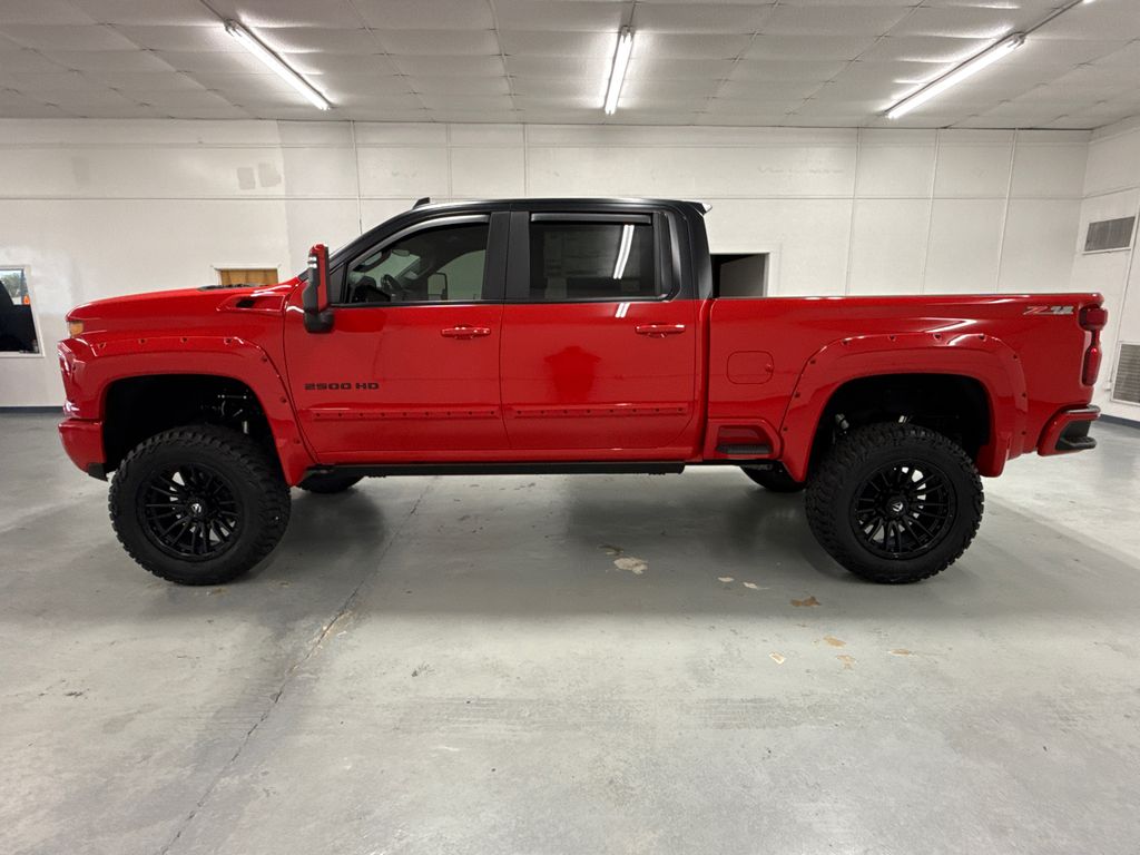 2025 Chevrolet Silverado 2500HD LT photo 3