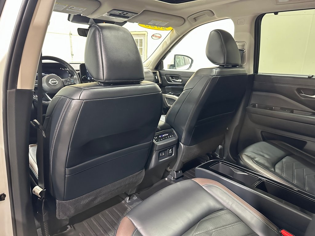 2023 Nissan Pathfinder Platinum photo 30