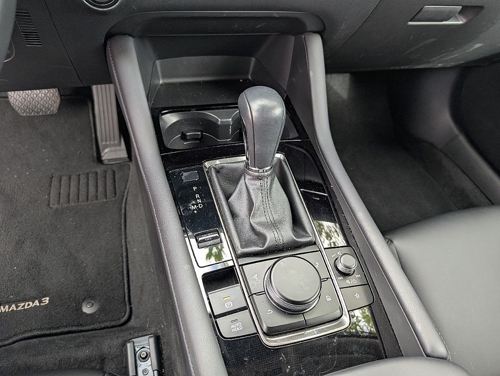 2025 Mazda Mazda3 2.5 s Preferred photo 3