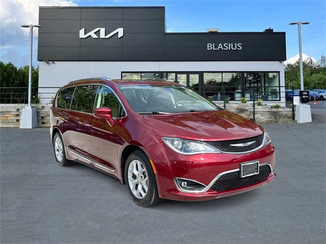 2019 Chrysler Pacifica Touring Plus photo 2