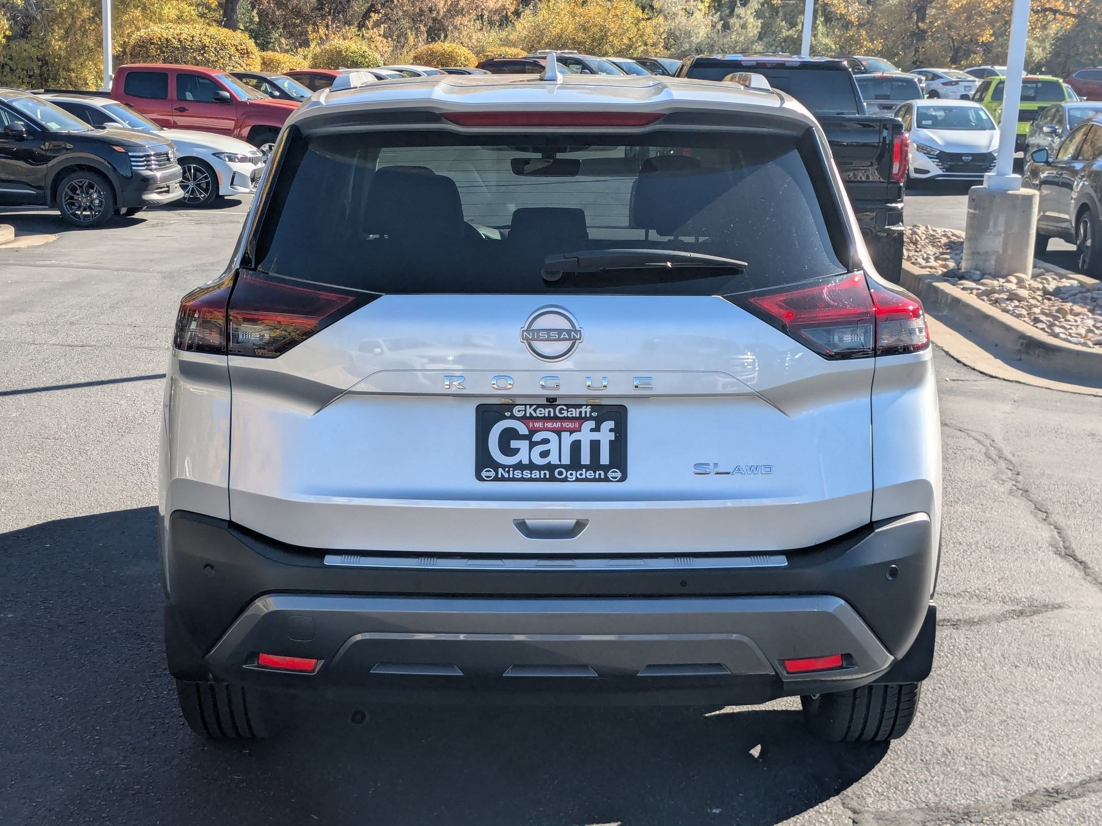 2023 Nissan Rogue SL photo 3