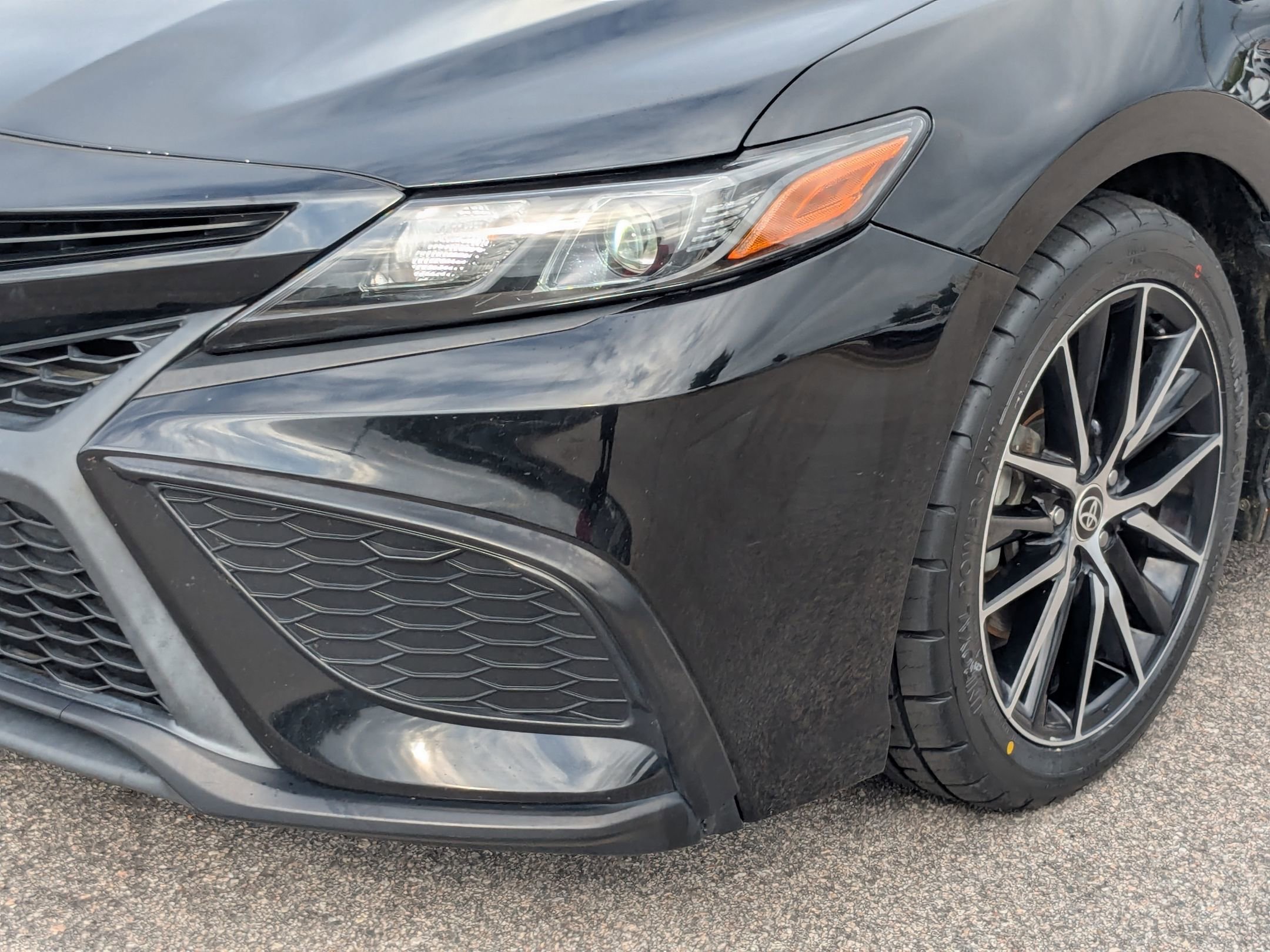 2022 Toyota Camry SE photo 2