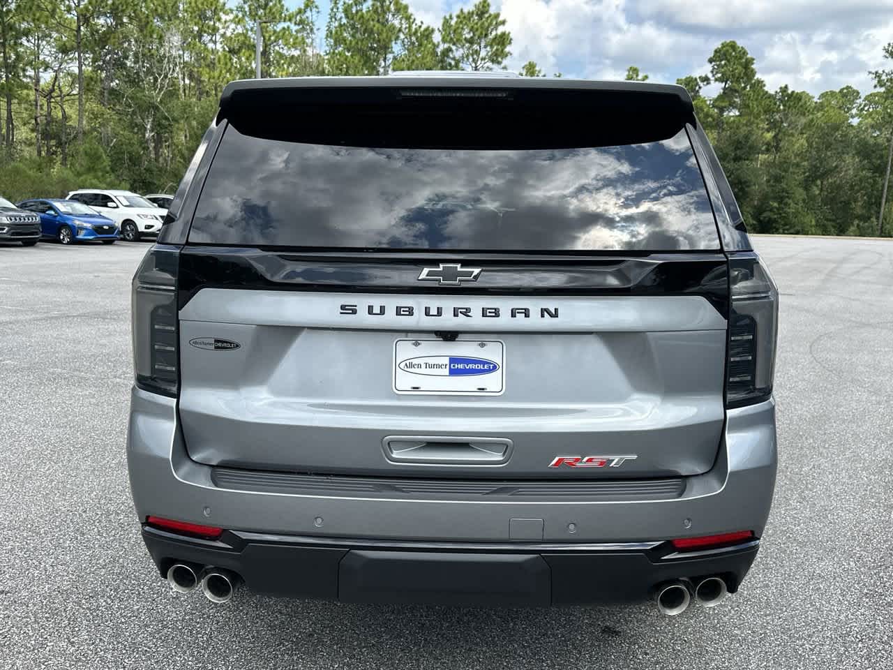 2025 Chevrolet Suburban RST photo 5