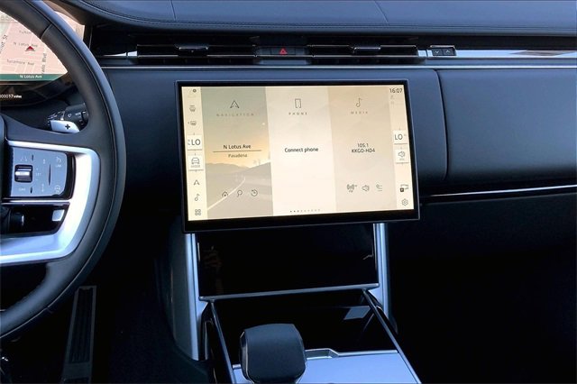 2025 Land Rover Range Rover SE photo 2