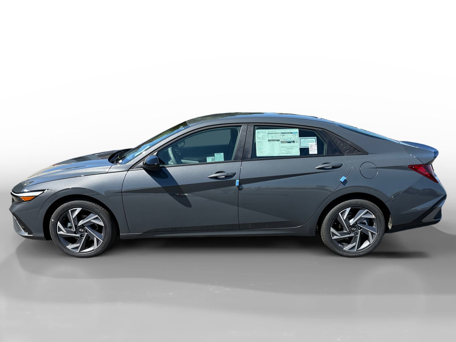 2025 Hyundai Elantra SEL Sport photo 2