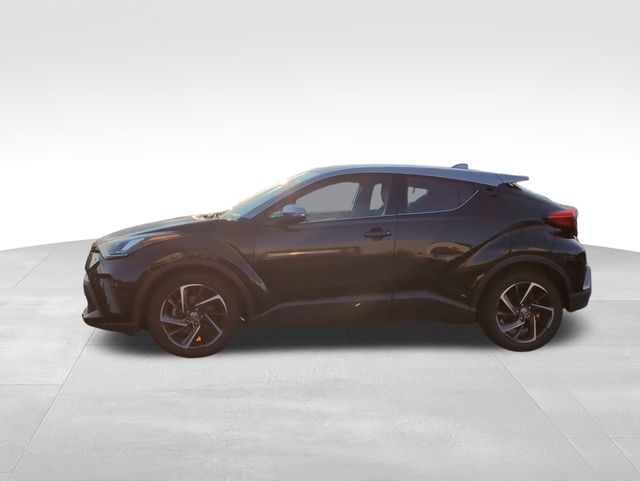 2021 Toyota C-HR LE photo 2