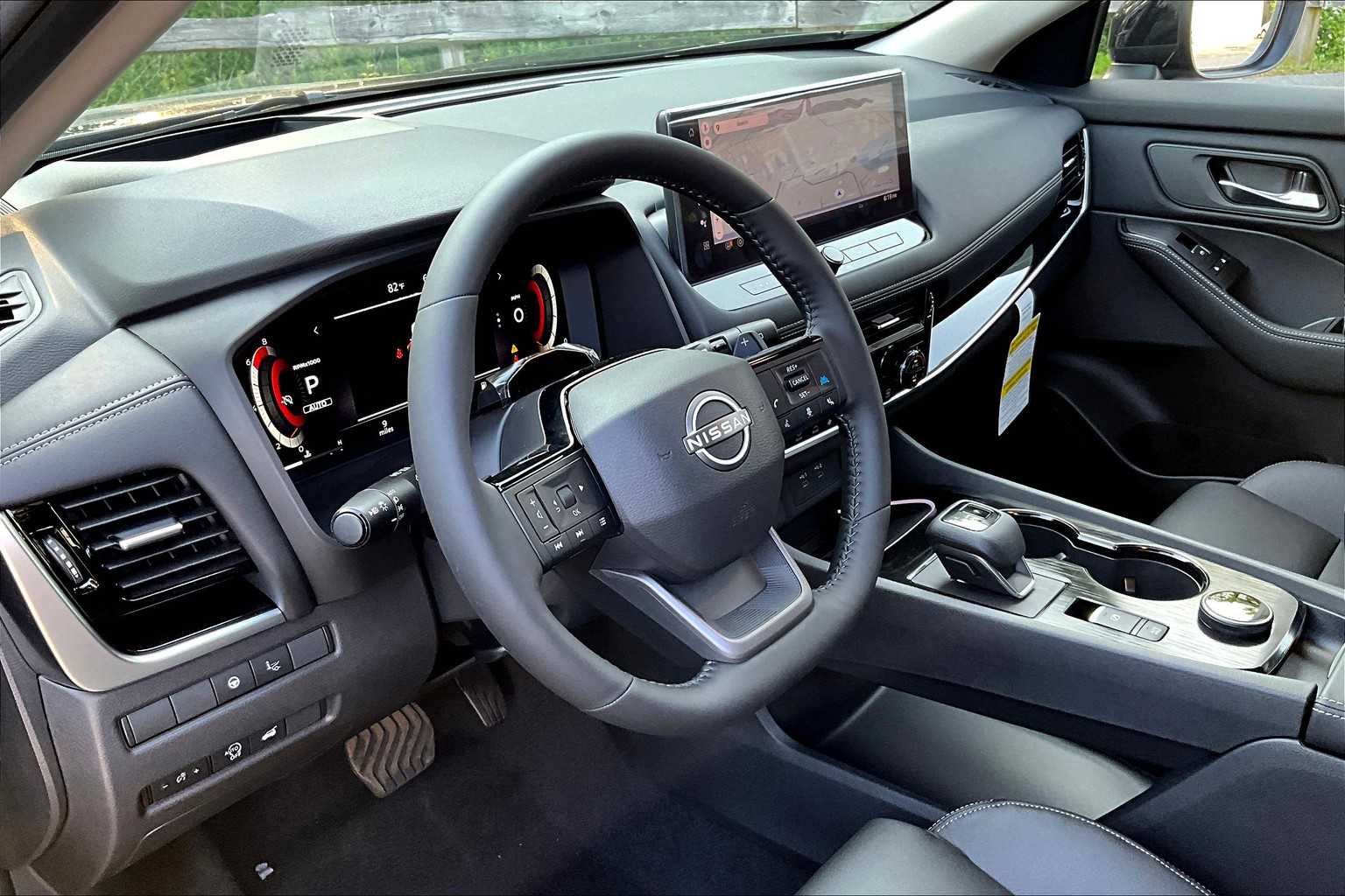 2025 Nissan Rogue SL photo 6