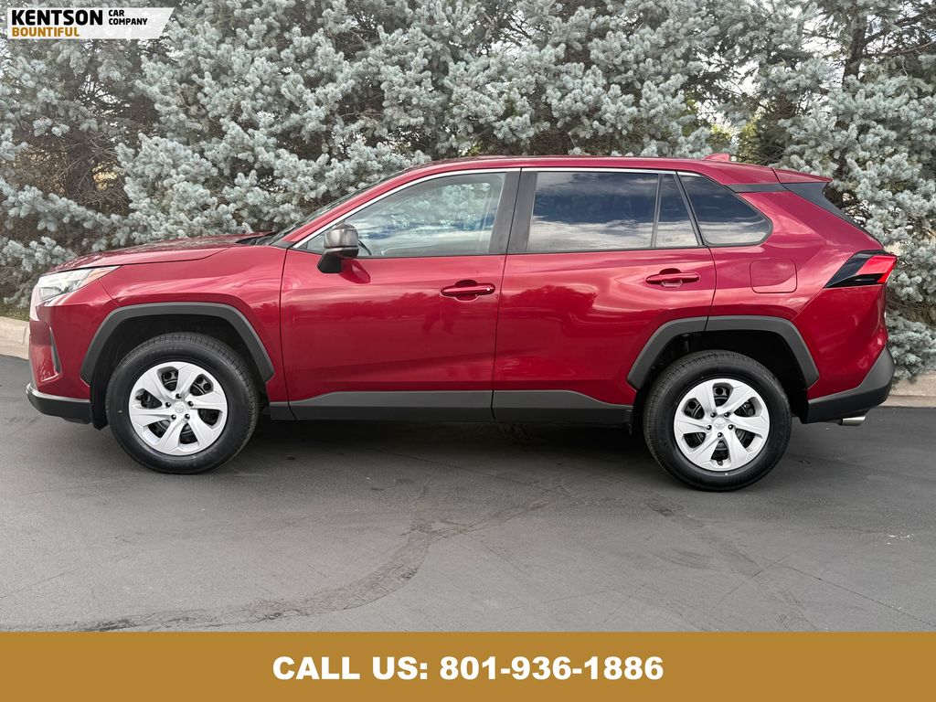 2024 Toyota RAV4 LE photo 4