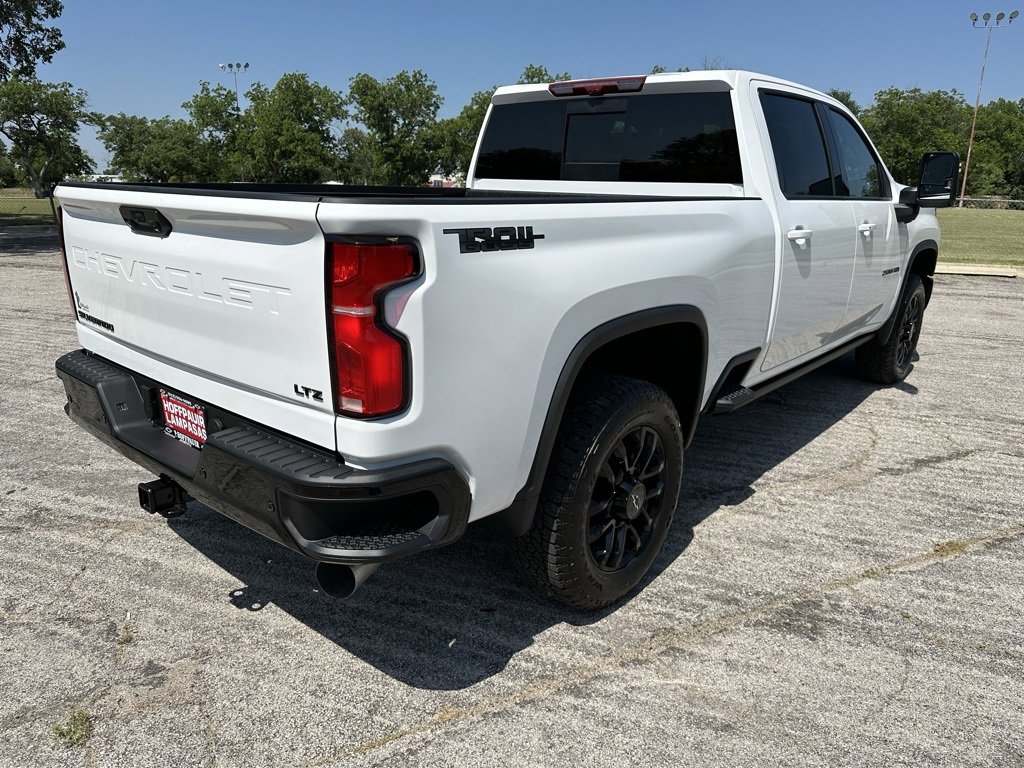 2025 Chevrolet Silverado 2500HD LTZ photo 3