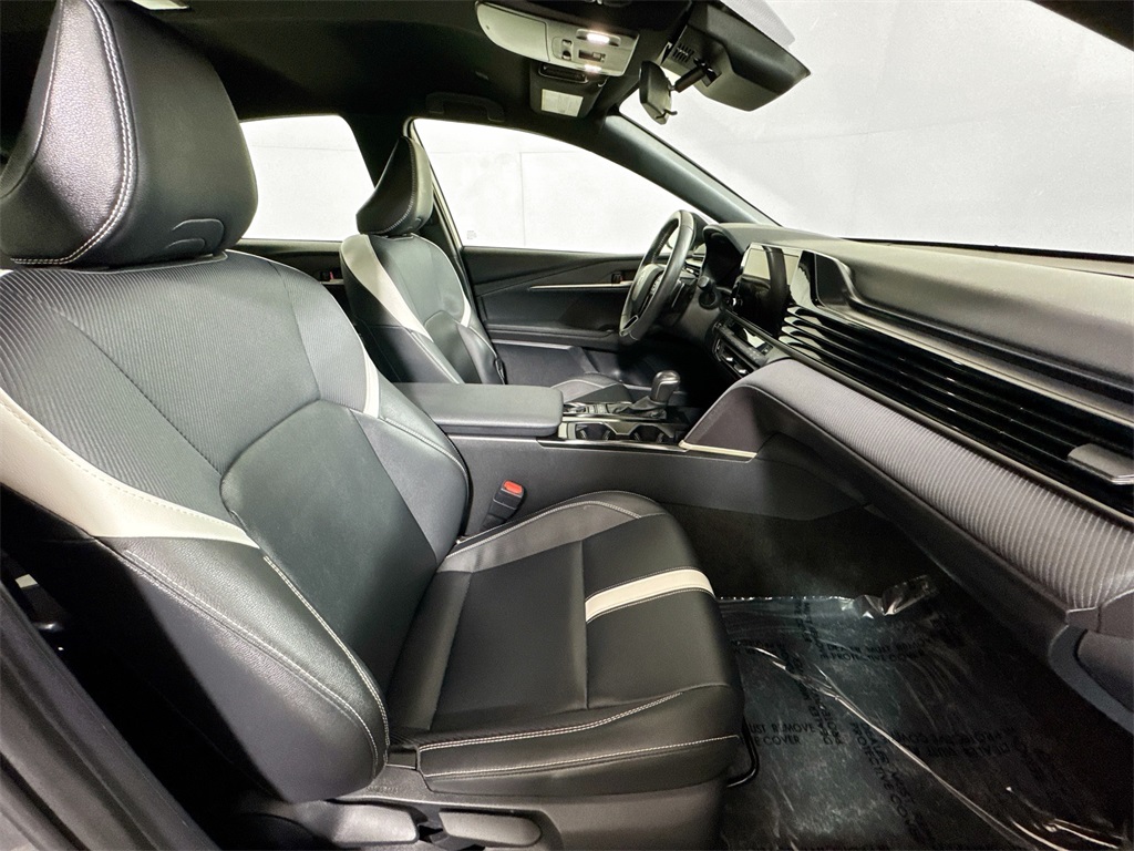 2025 Toyota Camry SE photo 9
