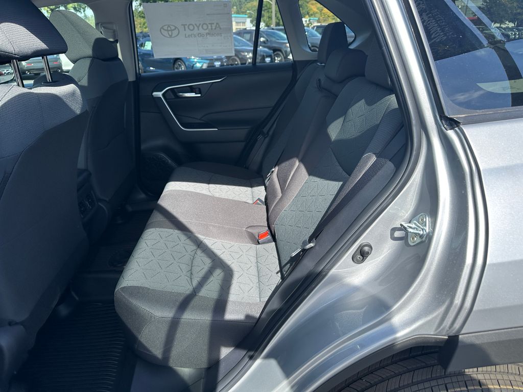 2025 Toyota RAV4 XLE photo 14