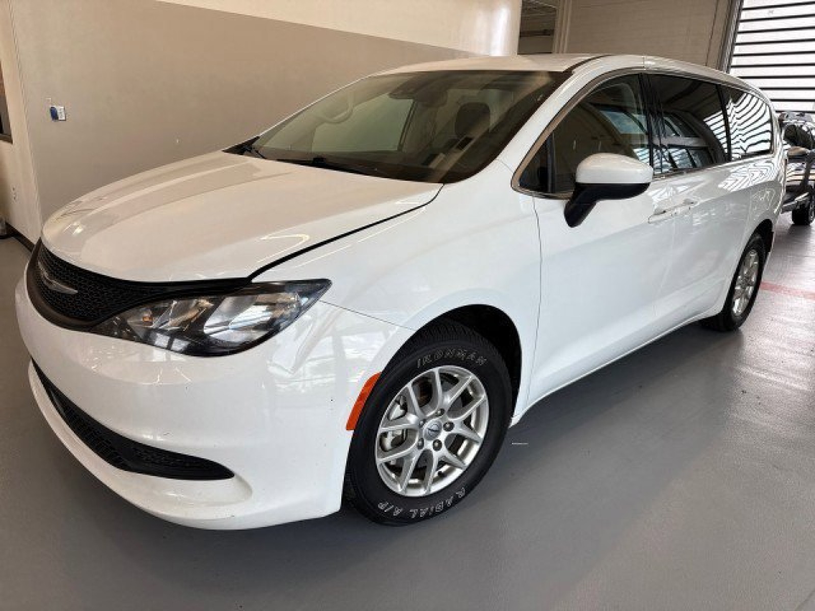 Used 2023 WHITE Chrysler LX image 1