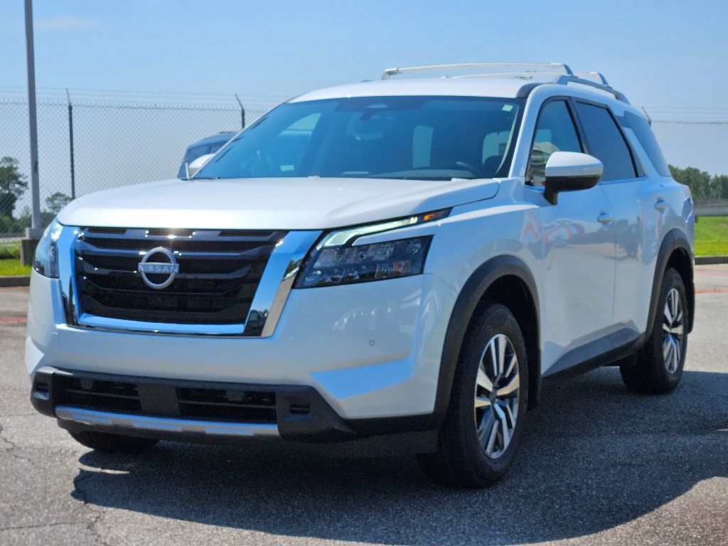 2025 Nissan Pathfinder SL photo 3