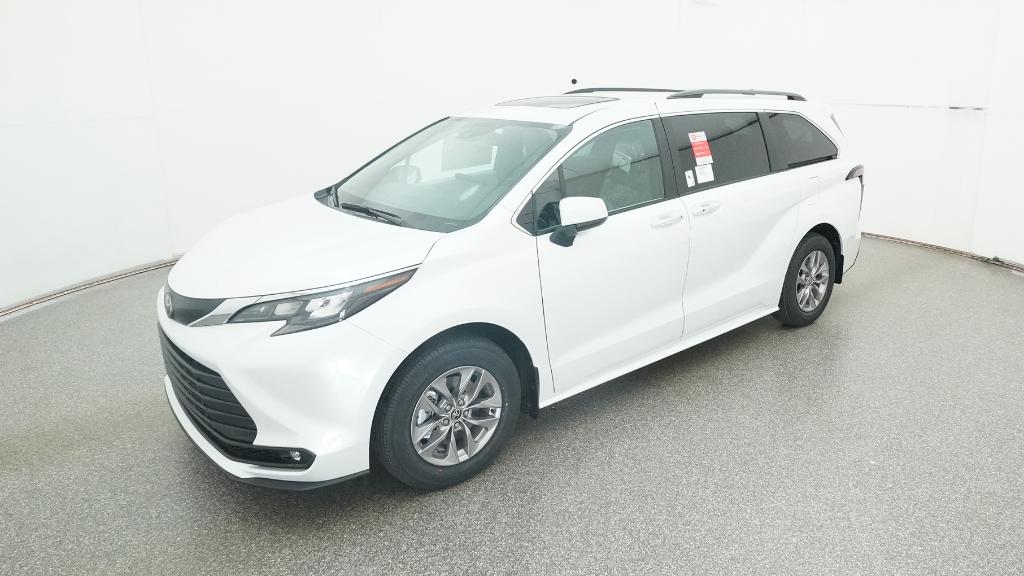 2026 Toyota Sienna XLE's photo