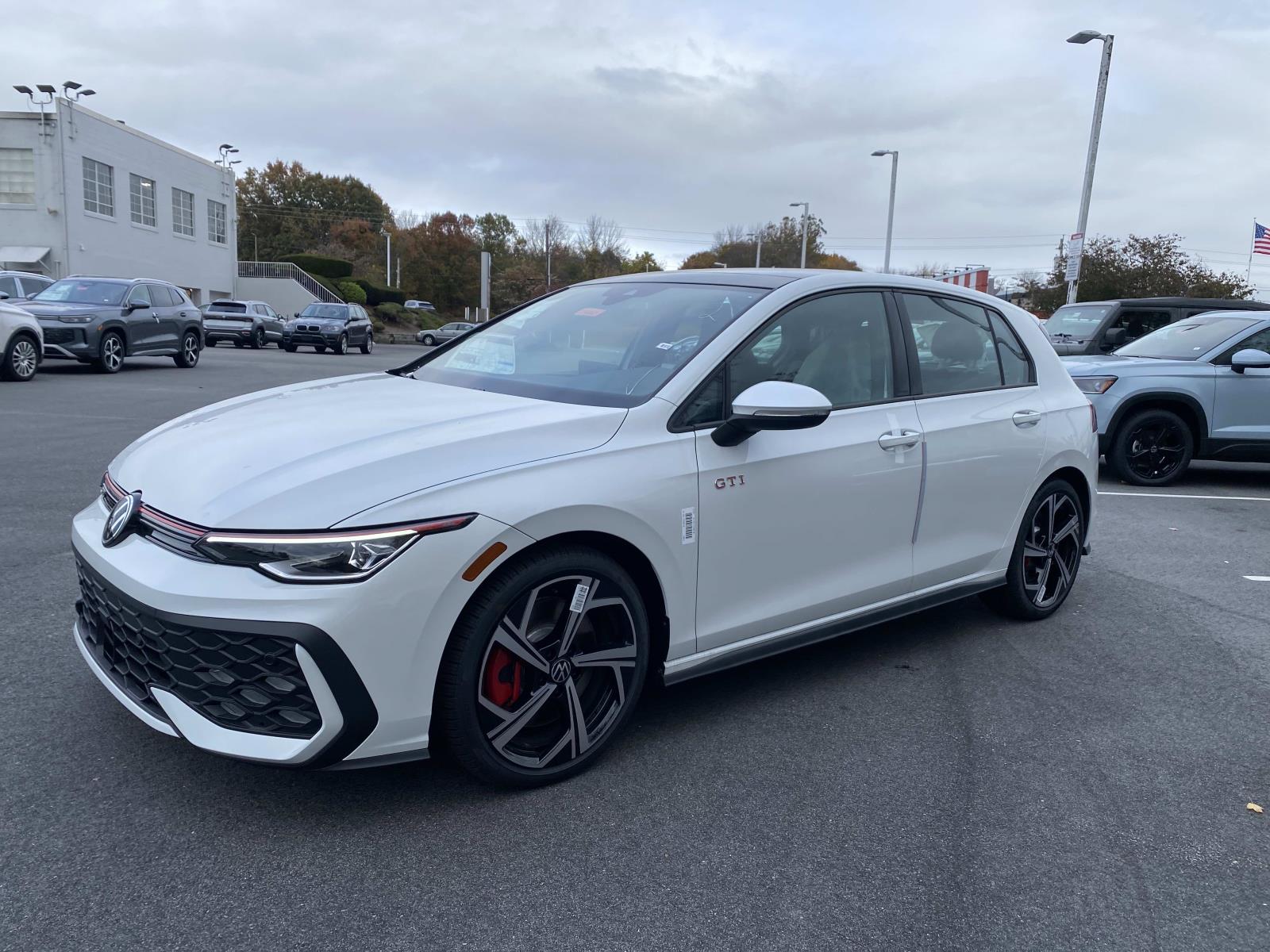 2025 Volkswagen Golf GTI SE's photo