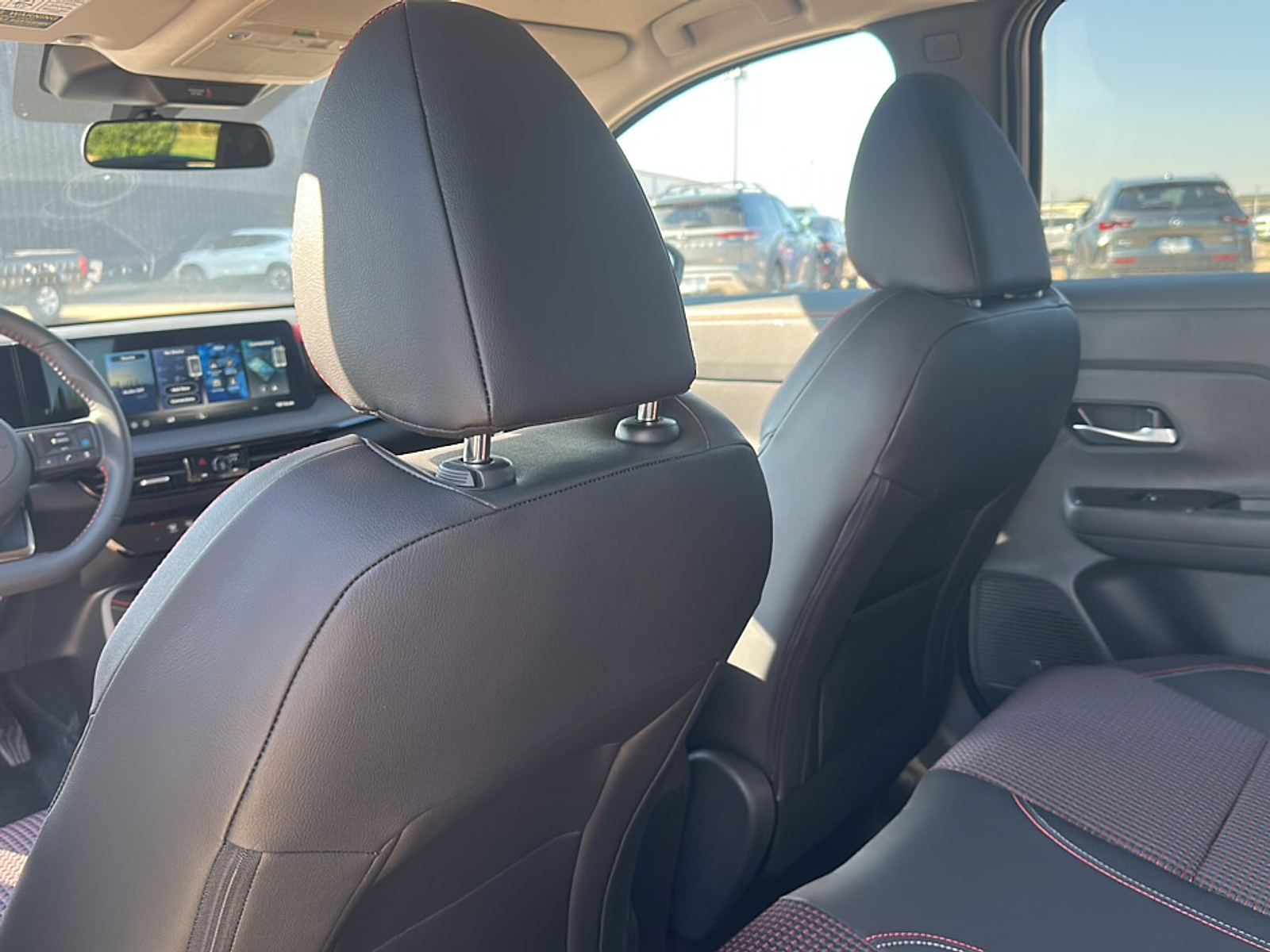 2026 Nissan Kicks SR photo 3