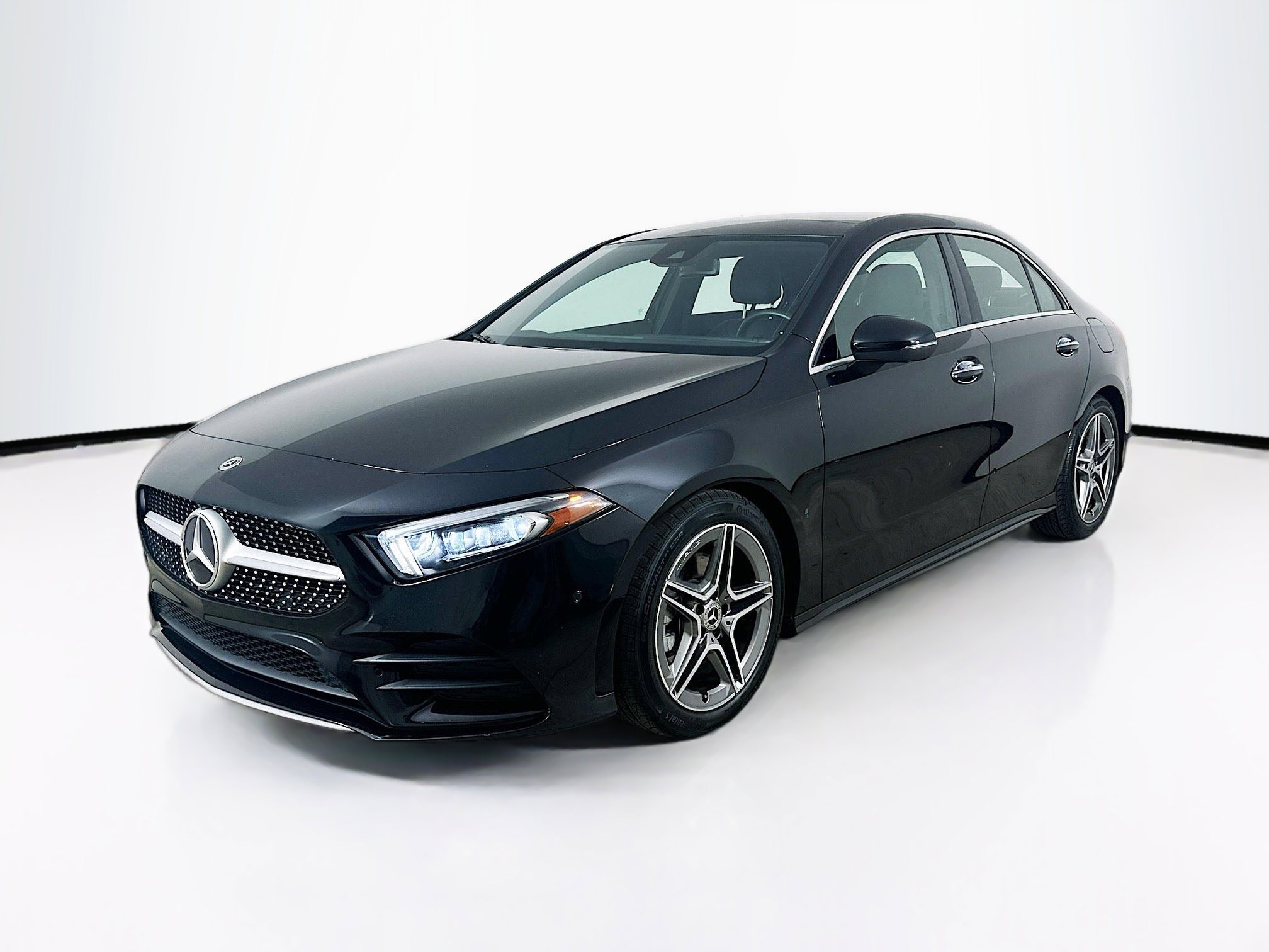 2022 Mercedes-Benz A-Class A220's photo