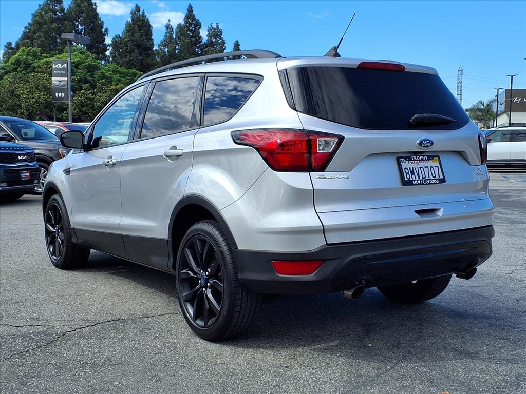 2019 Ford Escape SE photo 2