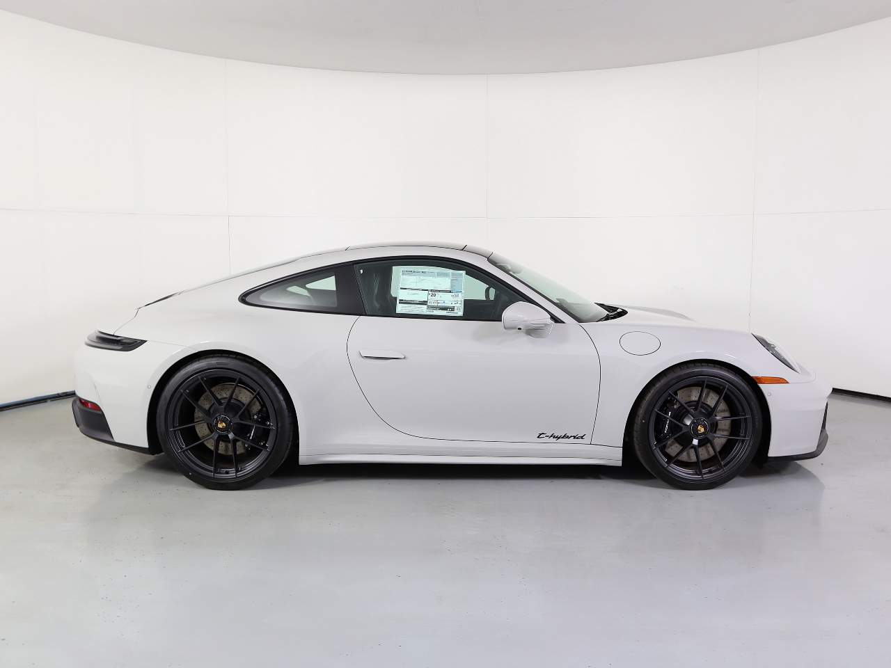 2026 Porsche 911 GTS photo 8