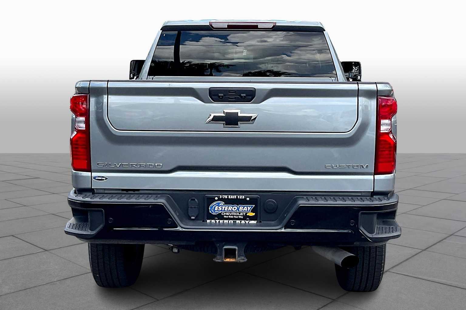 2024 Chevrolet Silverado 2500HD Custom photo 4