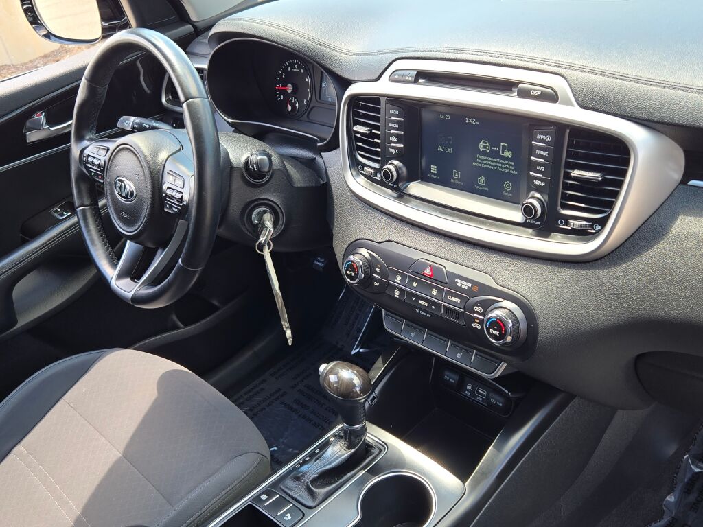 2017 Kia Sorento LX photo 4