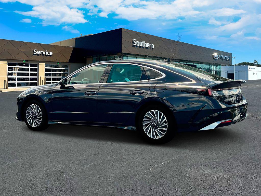 2025 Hyundai Sonata Hybrid SEL photo 4