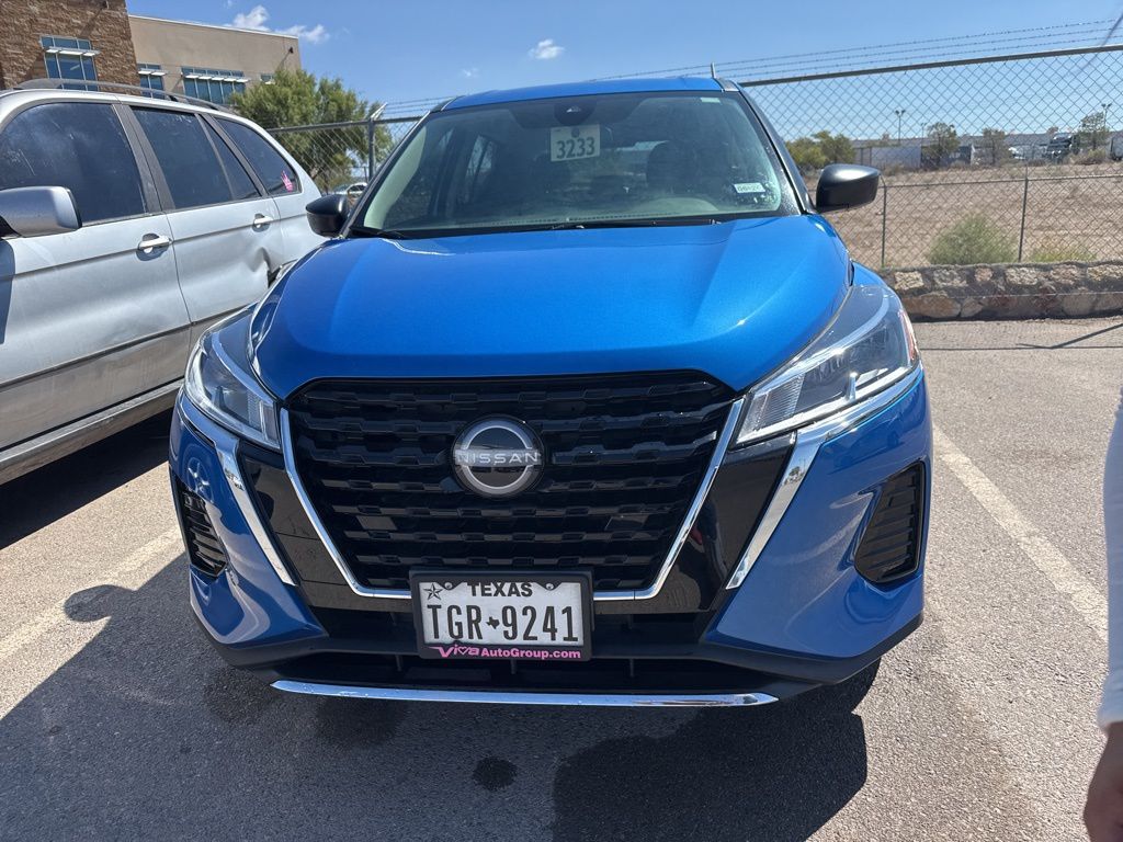 2023 Nissan Kicks S photo 3
