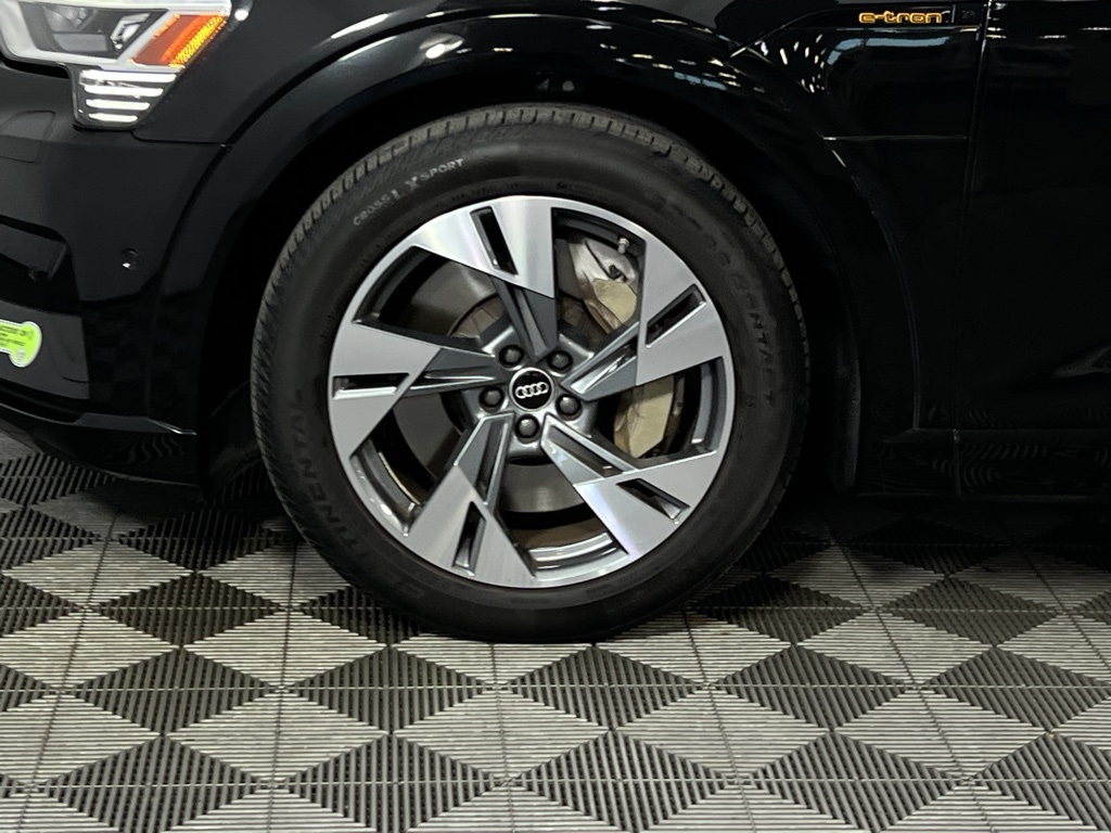 2023 Audi e-tron Premium photo 5