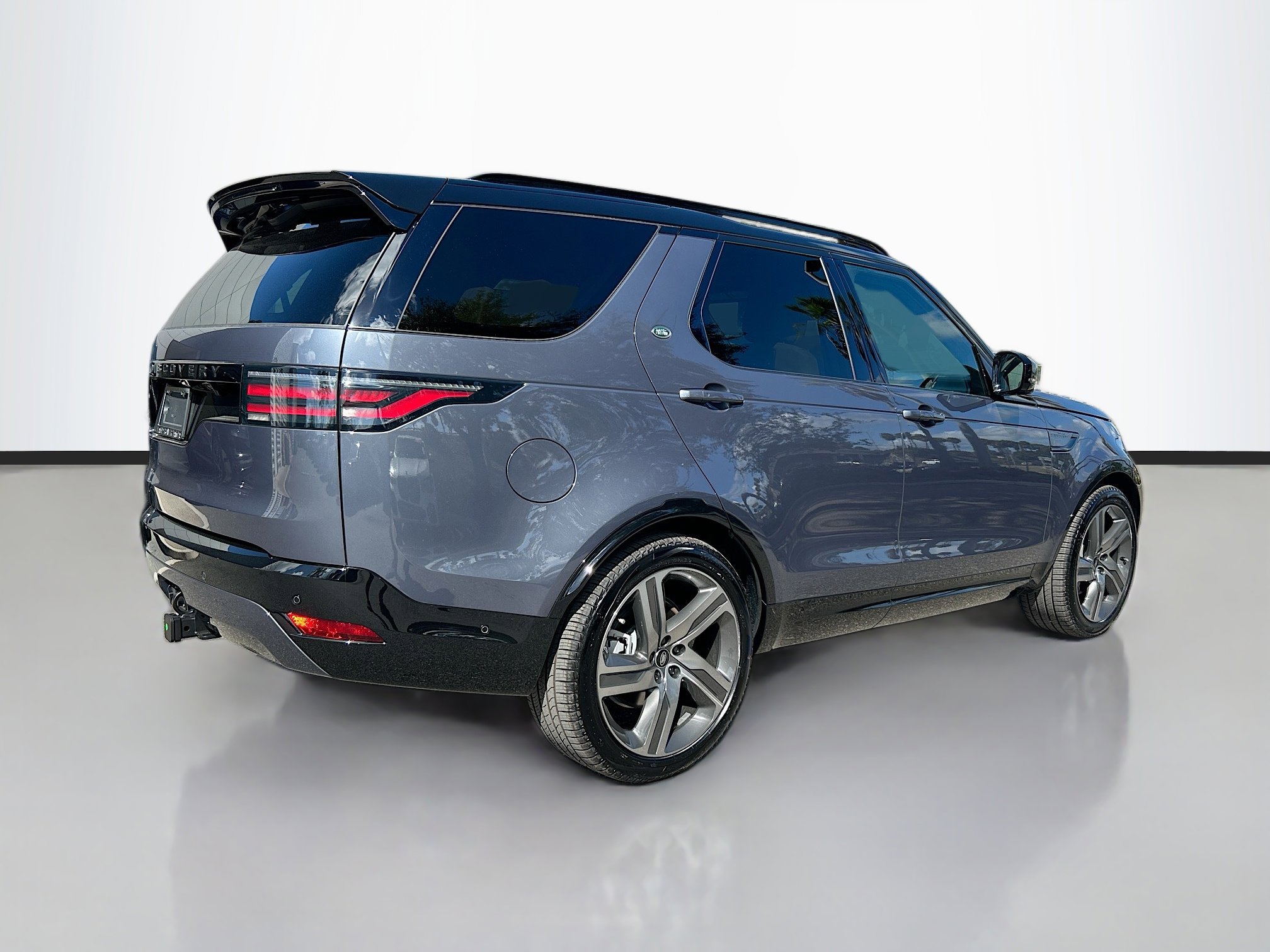 2026 Land Rover Discovery SE photo 3