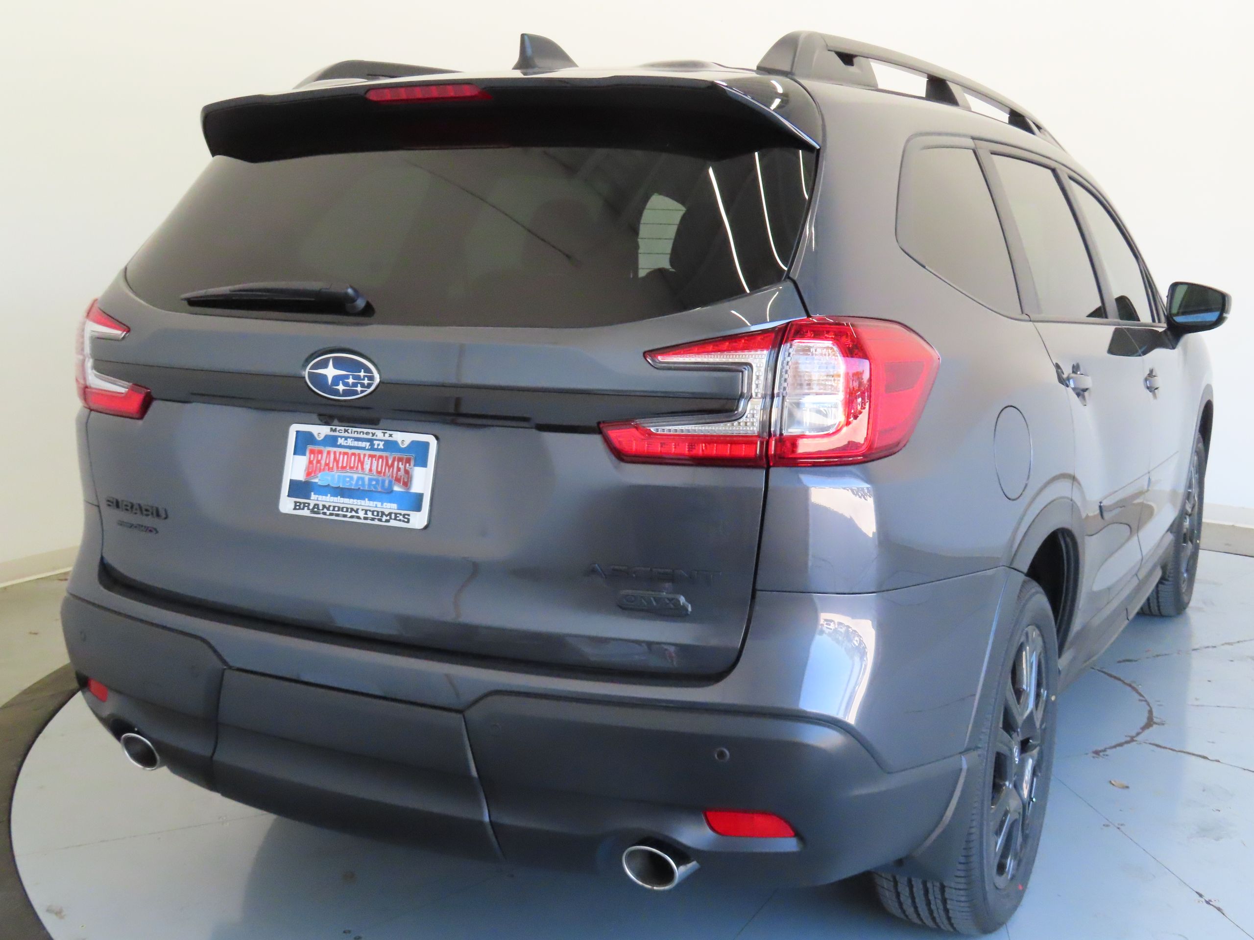 2025 Subaru Ascent Onyx Edition Touring photo 3