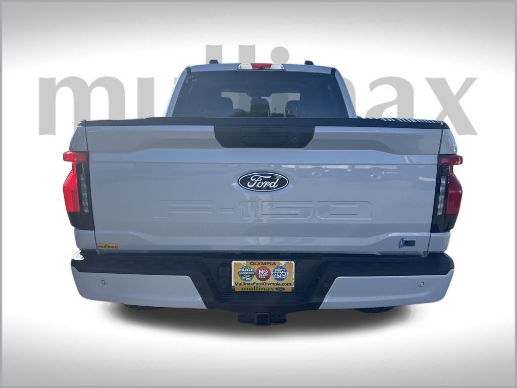 2025 Ford F-150 Lightning photo 4