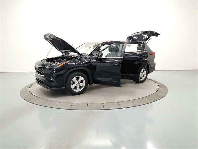 2023 Toyota Highlander L photo 9