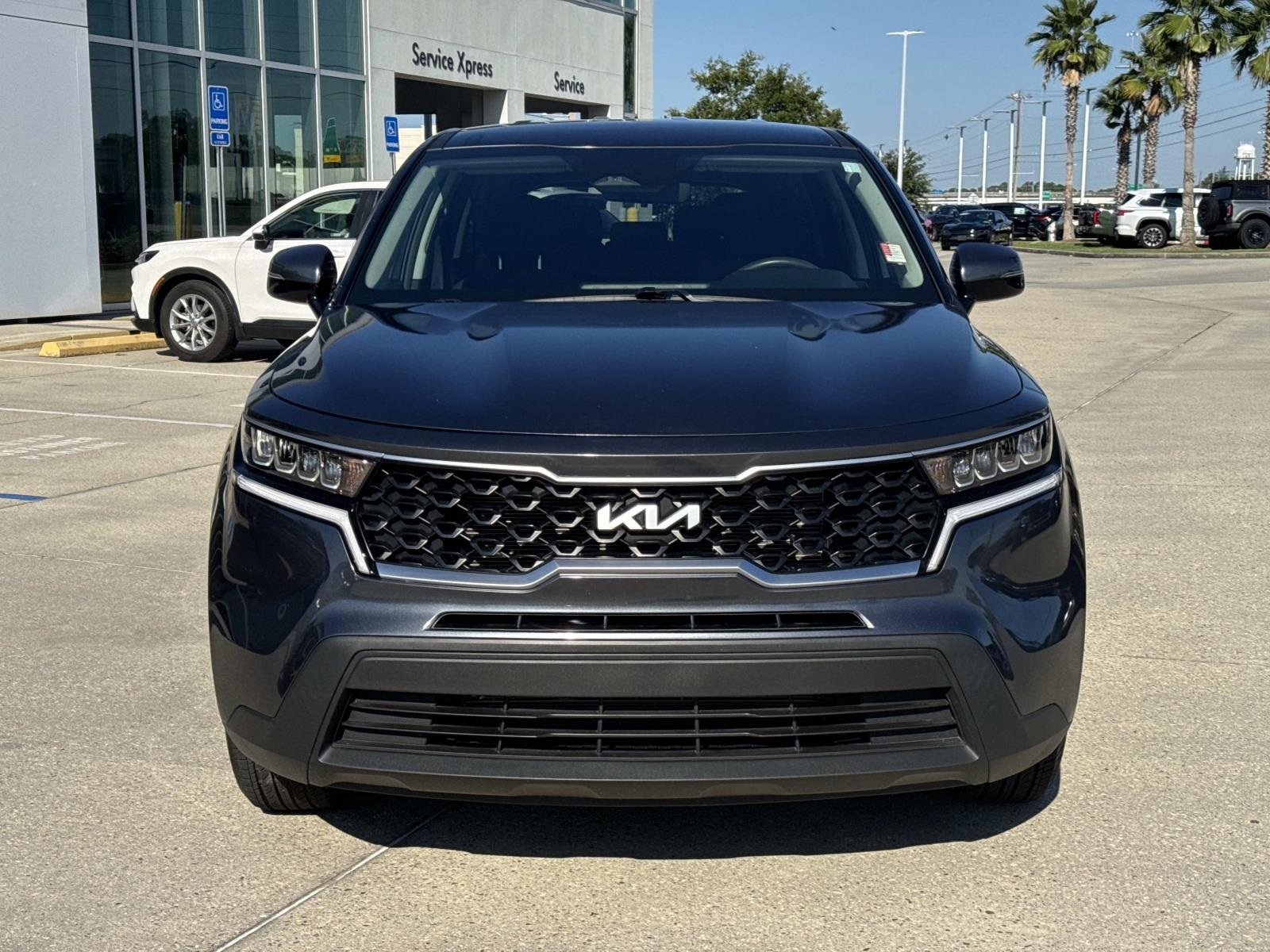 2023 Kia Sorento LX photo 2