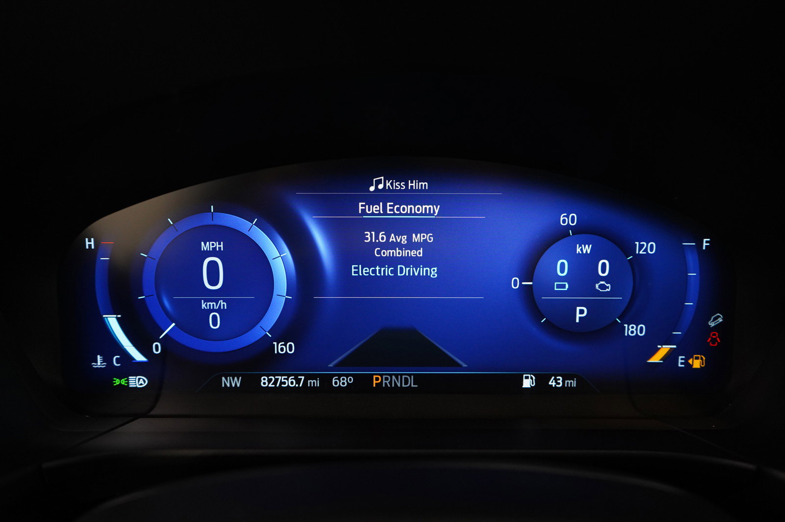 2020 Ford Escape Titanium Hybrid photo 19