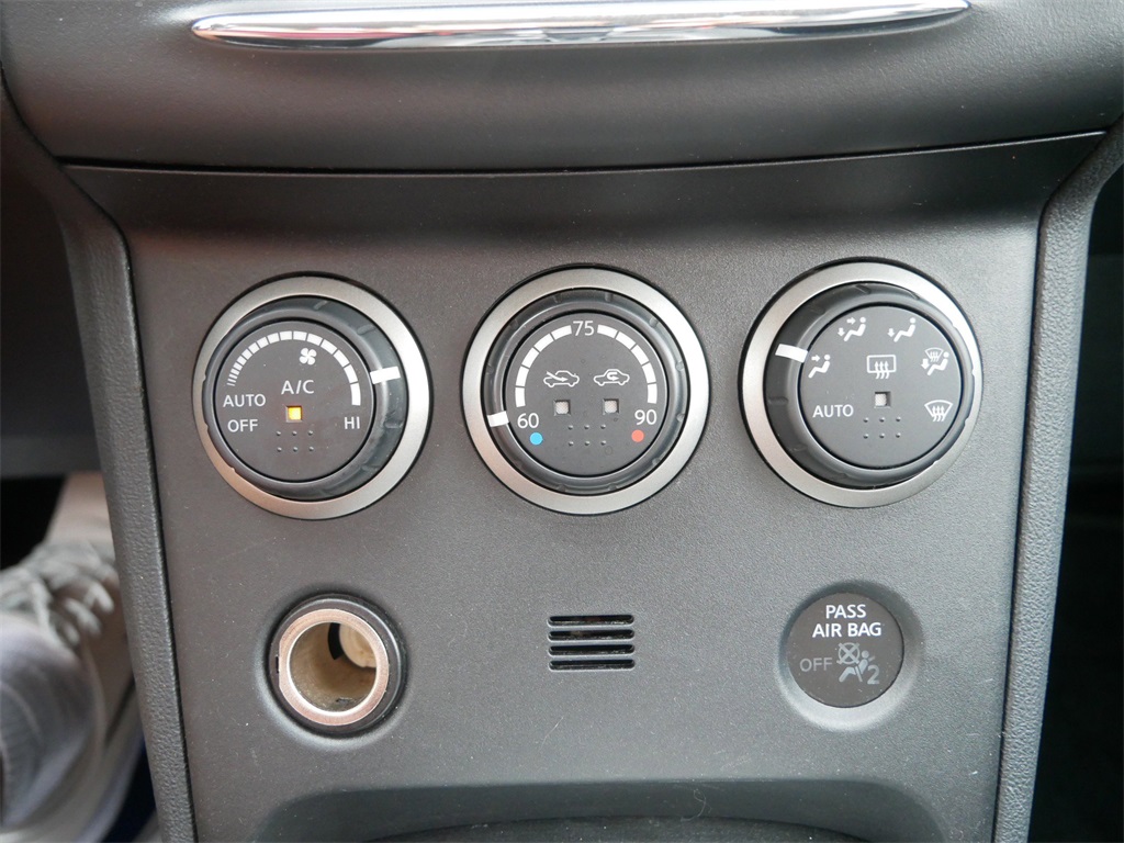 2013 Nissan Rogue SL photo 24