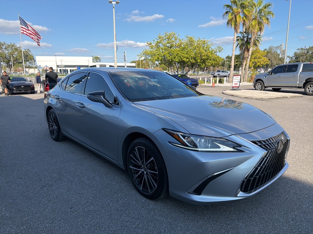 2024 Lexus ES 350's photo