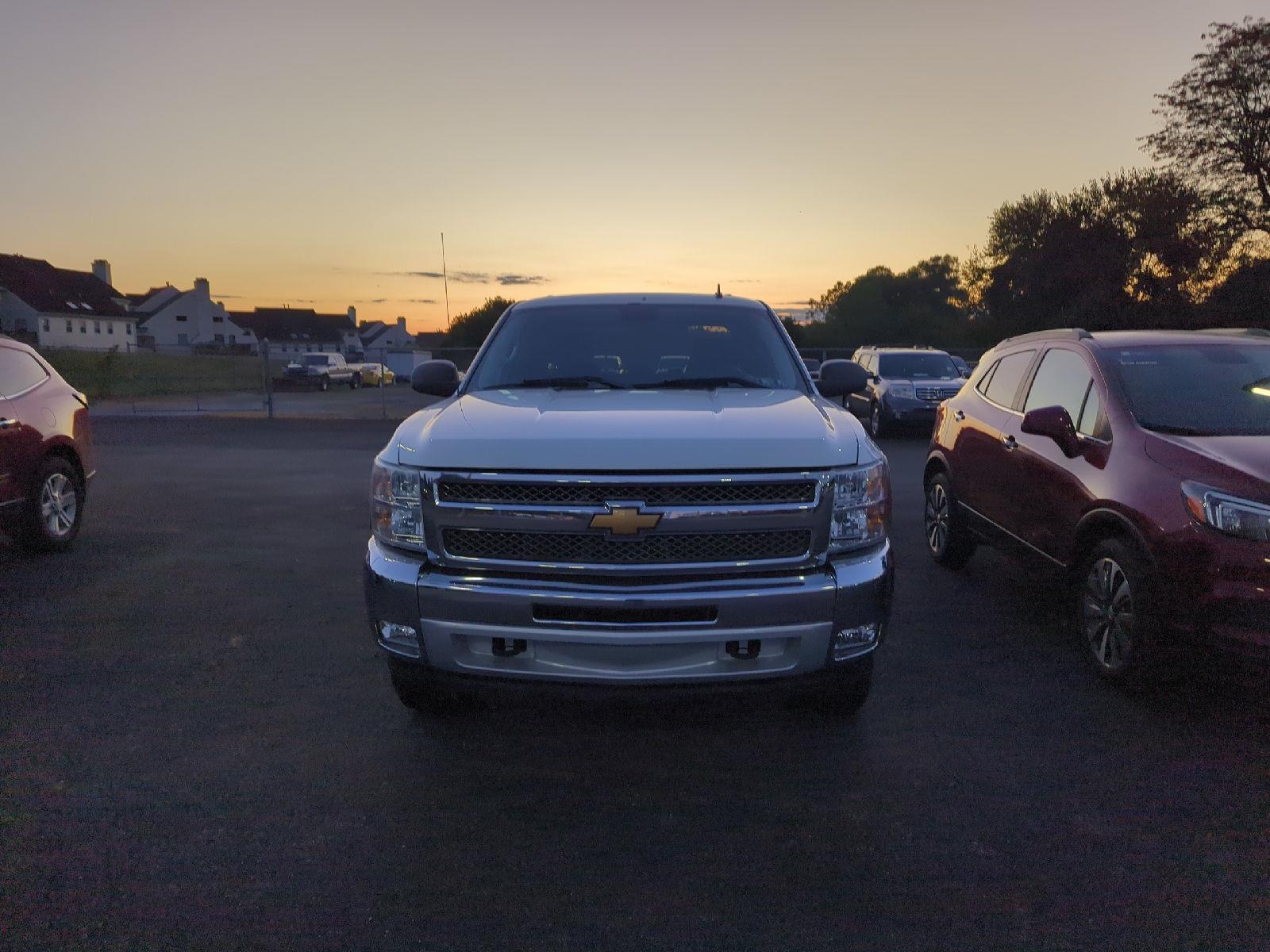2012 Chevrolet Silverado 1500 LT photo 2