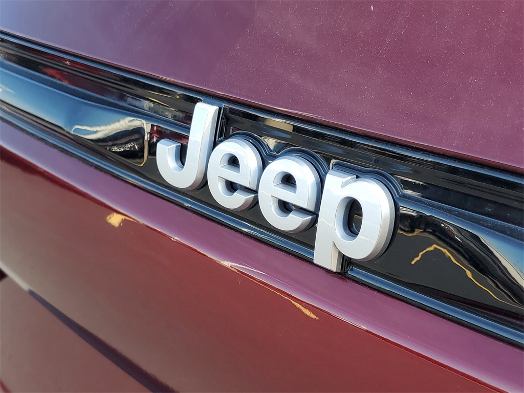 2025 Jeep Grand Cherokee Laredo X photo 4