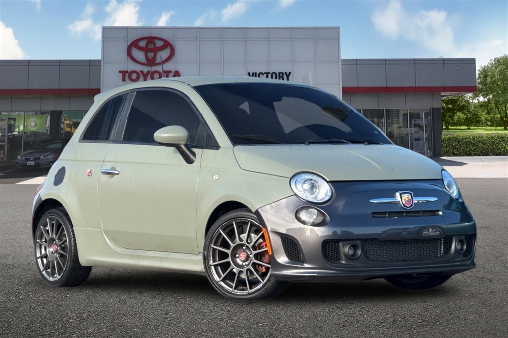 2015 Fiat 500 Abarth photo 2