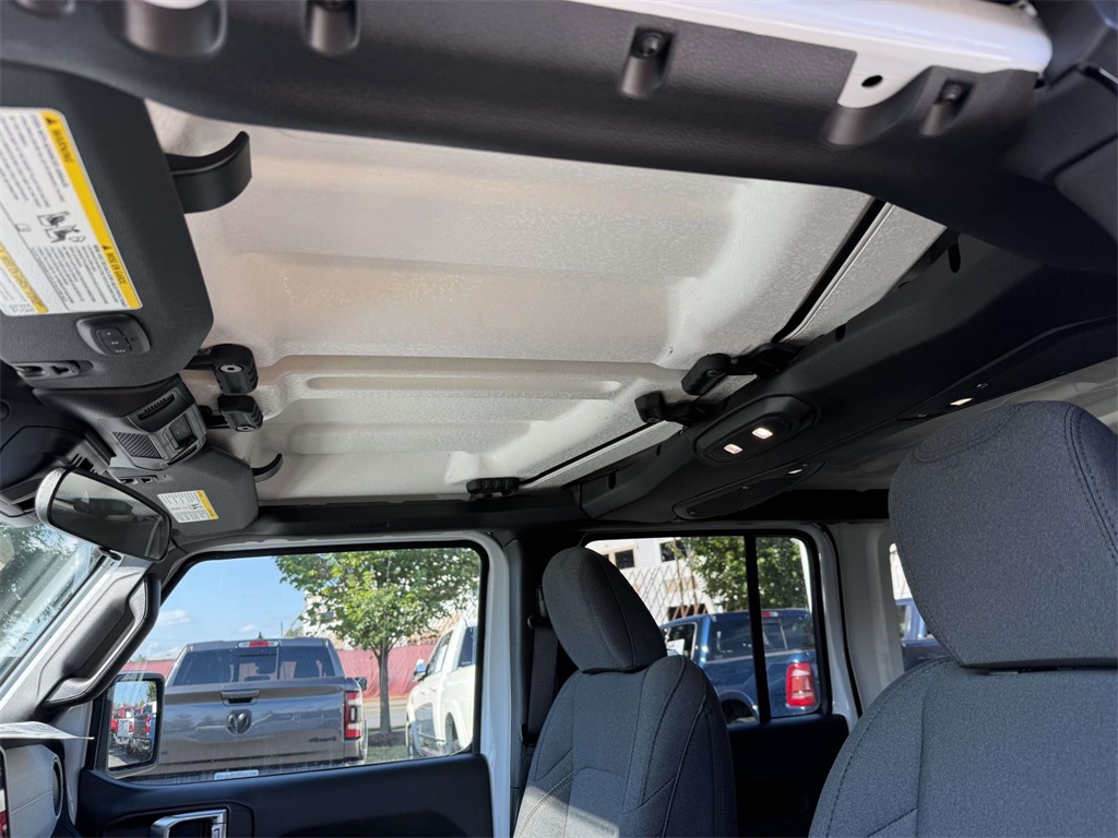 2025 Jeep Wrangler Sport S photo 4