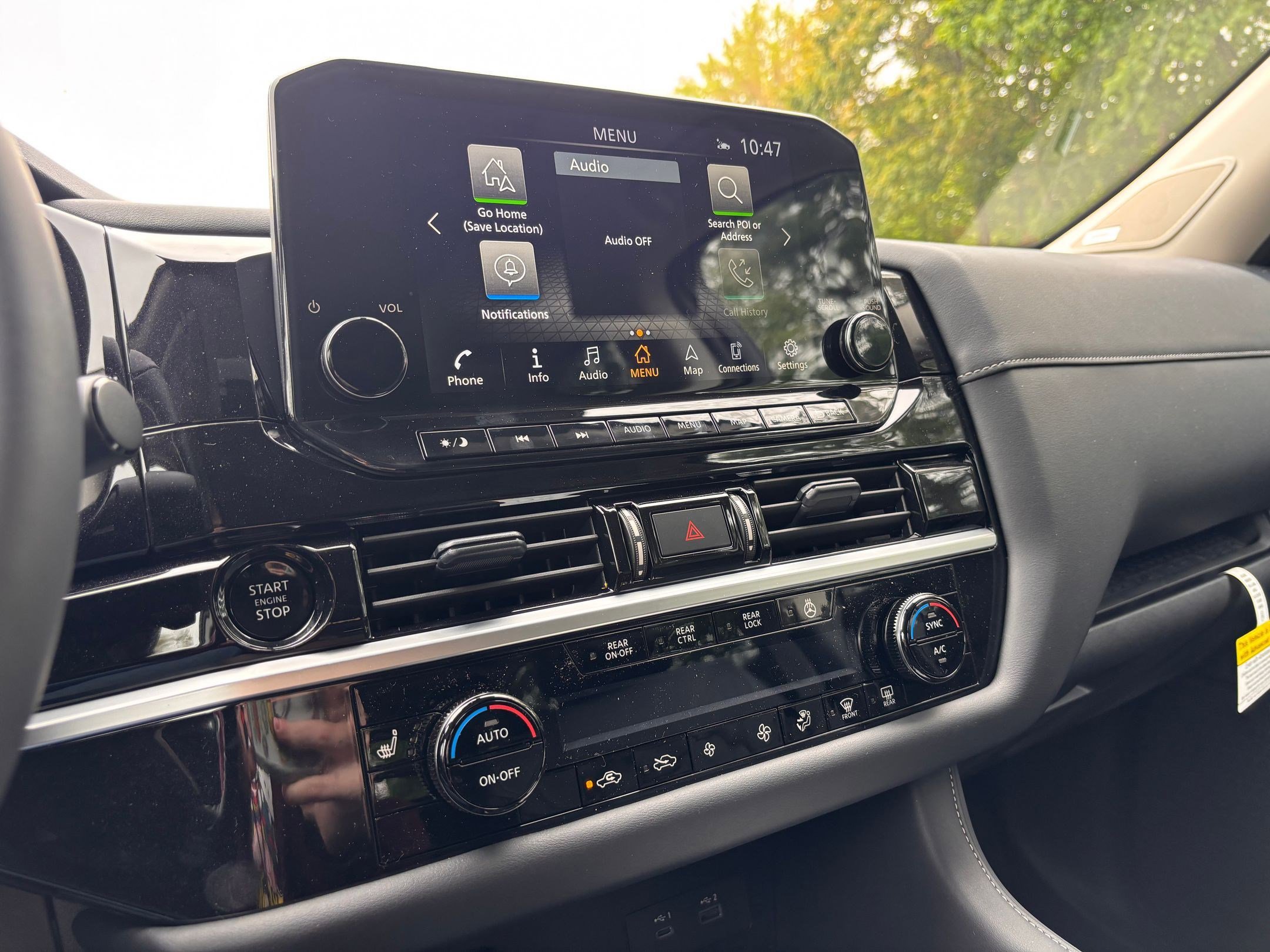 2025 Nissan Pathfinder SL photo 12