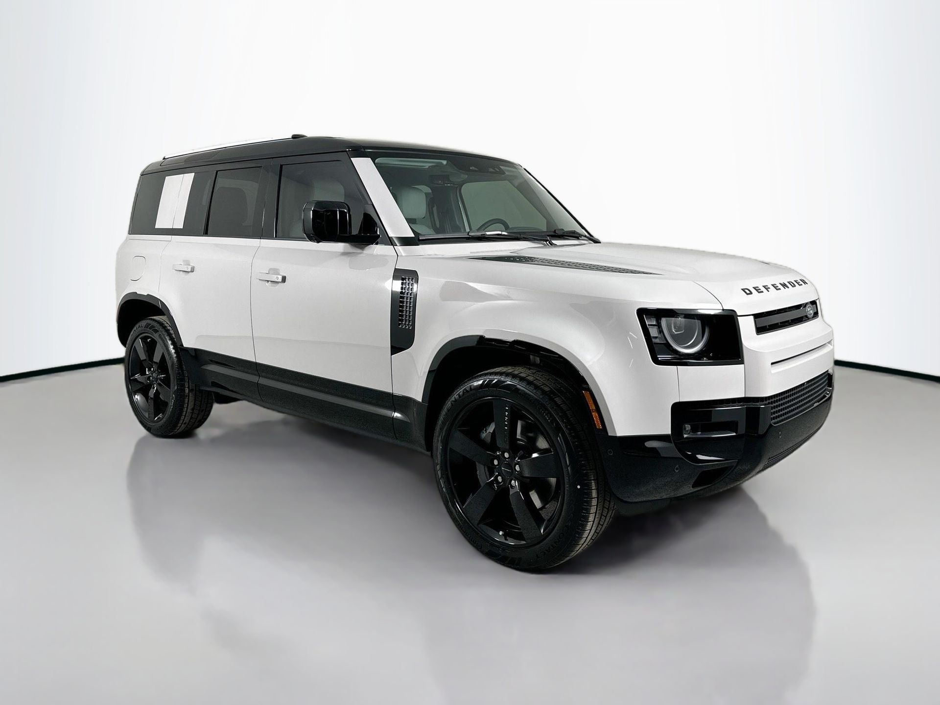 2026 Land Rover Defender X-Dynamic SE's photo
