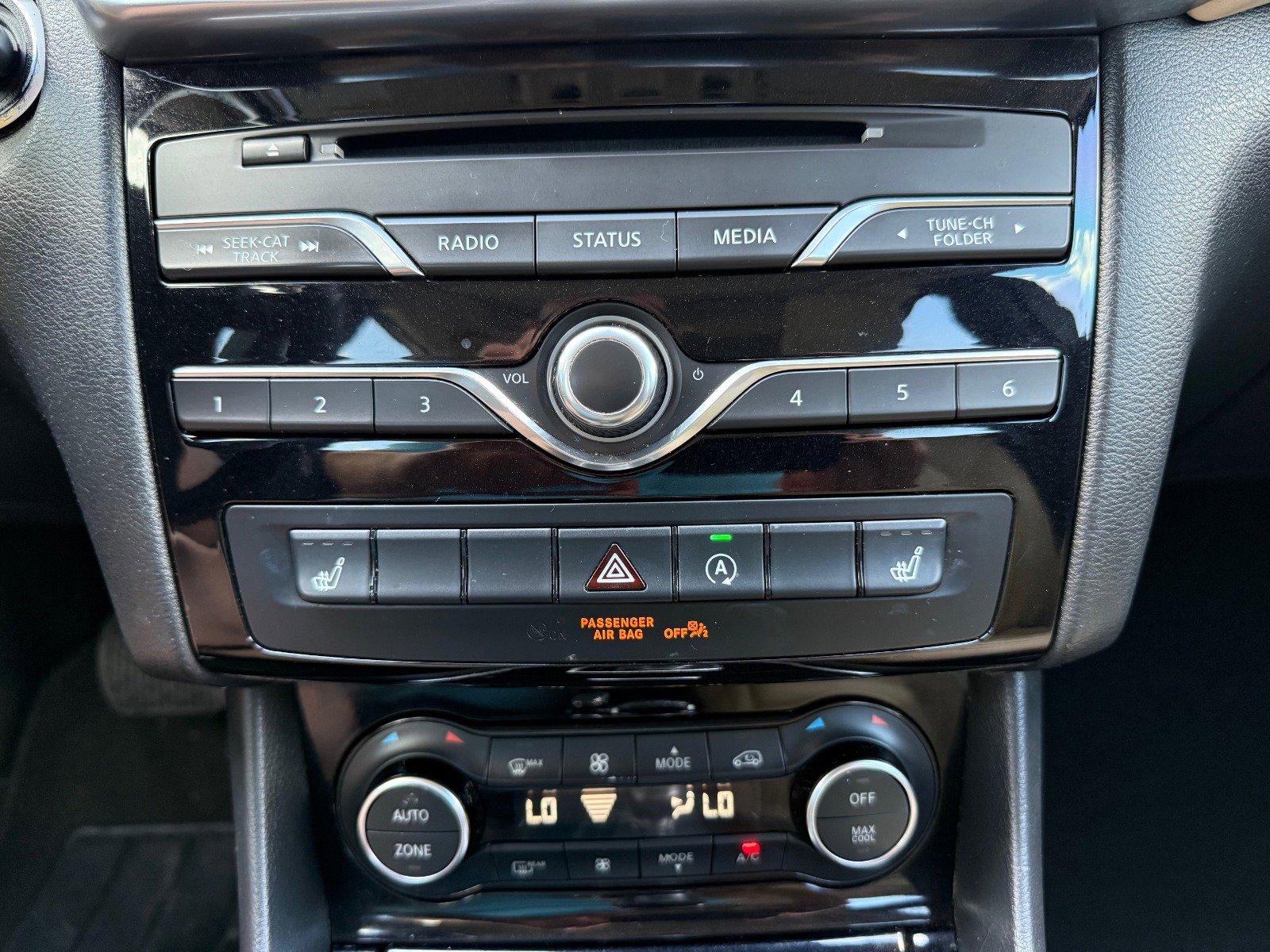 2017 Infiniti QX30 Premium photo 19