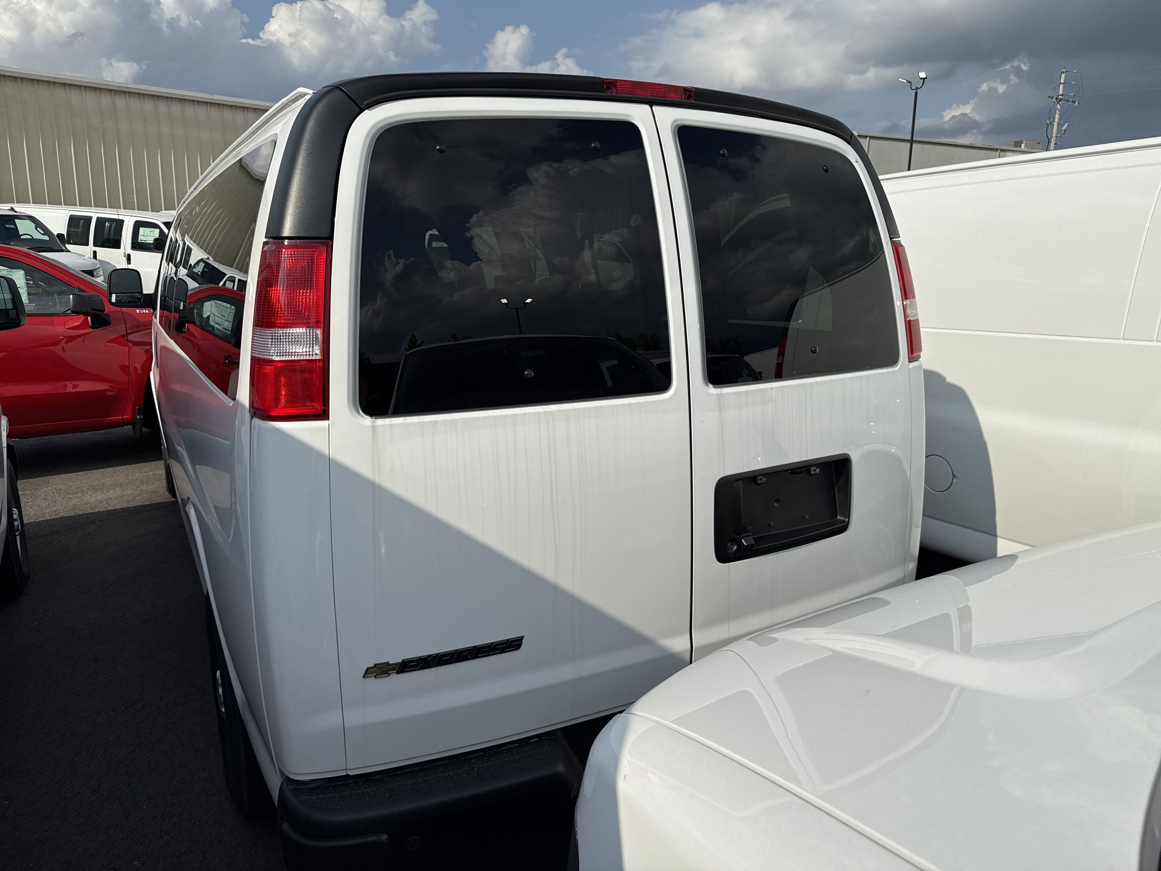 2025 Chevrolet Express Passenger 3500 photo 4