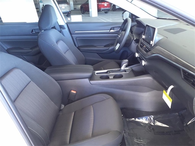 2025 Nissan Altima 2.5 SV photo 6