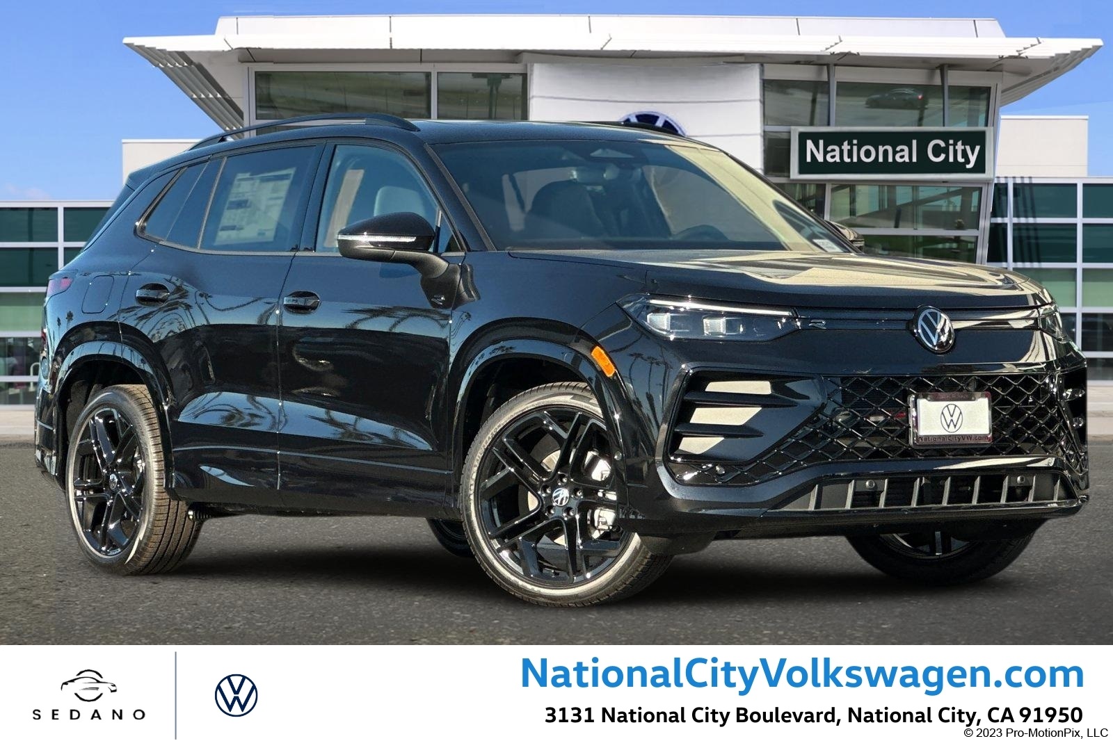 2026 Volkswagen Tiguan SE R-LINE BLACK's photo